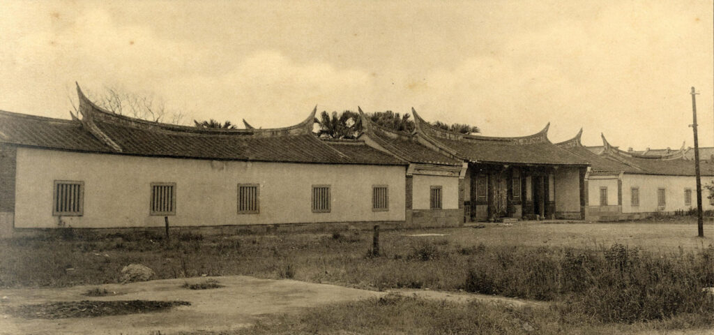A 1933 photograph of Qing-era Emissary Guesthouse 欽差行台, Taipei, constructed in 1893, used by the Japanese as the first-generation Governor-General’s office, partially relocated to the Taipei Botanical Garden for preservation in 1932.