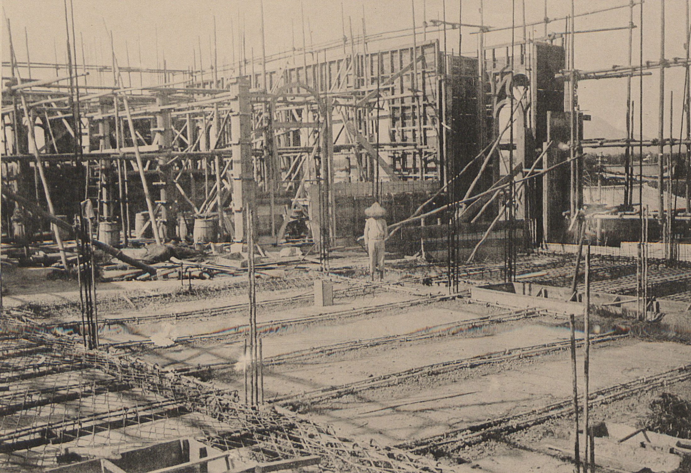 Construction photo of first-generation Taipei Telephone Exchange 台北電話交換局, 1907-9, showing reinforced concrete construction. 