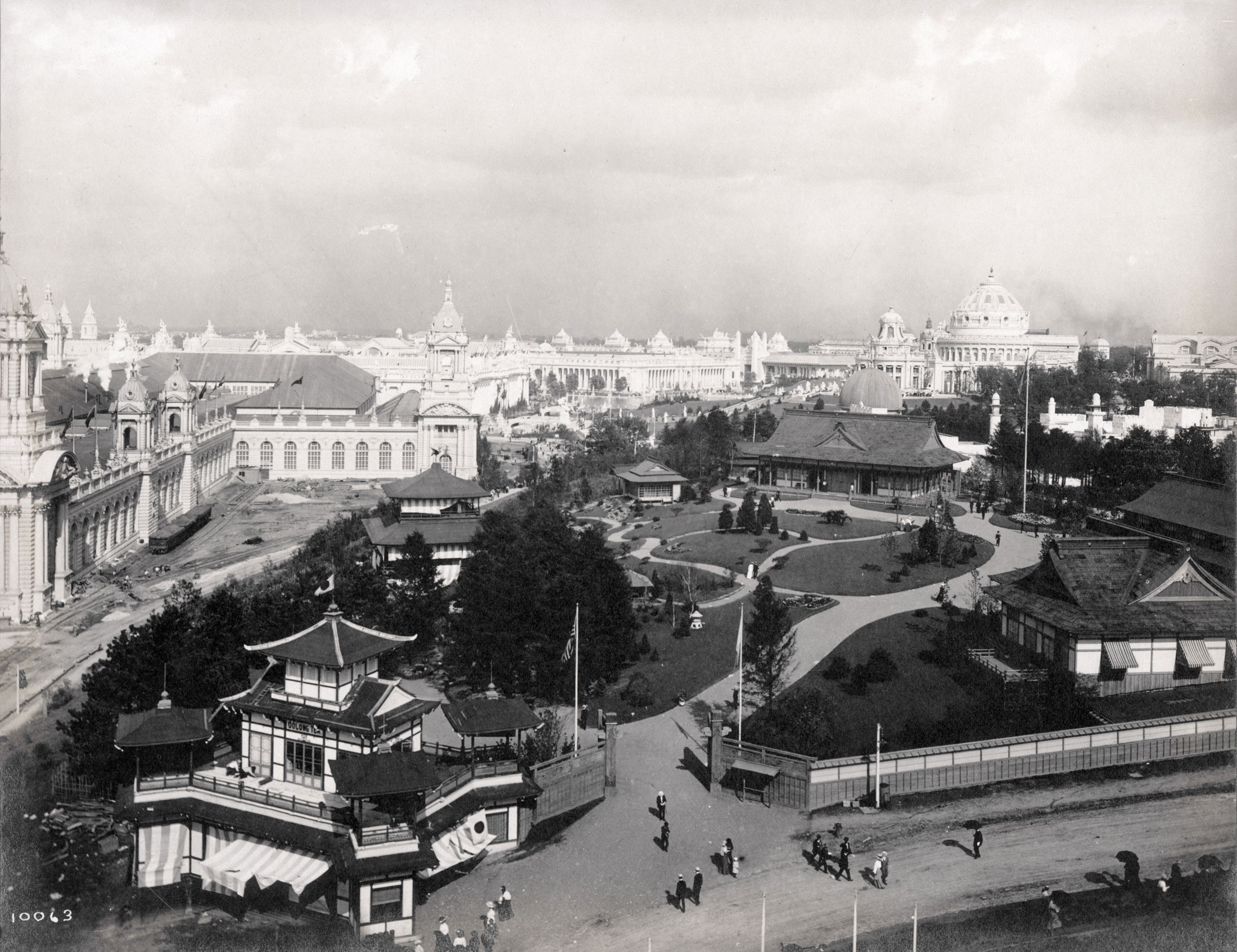 Bird’s eye view of the Louisiana Purchase Exposition, St. Louis, 1904, showing the Japanese Reservation in the foreground. The building in the lower left corner is the Formosa Tea House, part of the Japanese Reservation. Architecturally, it is not distinguished from the rest of the compound, resembling more the Kinkuku-ji in Kyoto than any building in Taiwan.