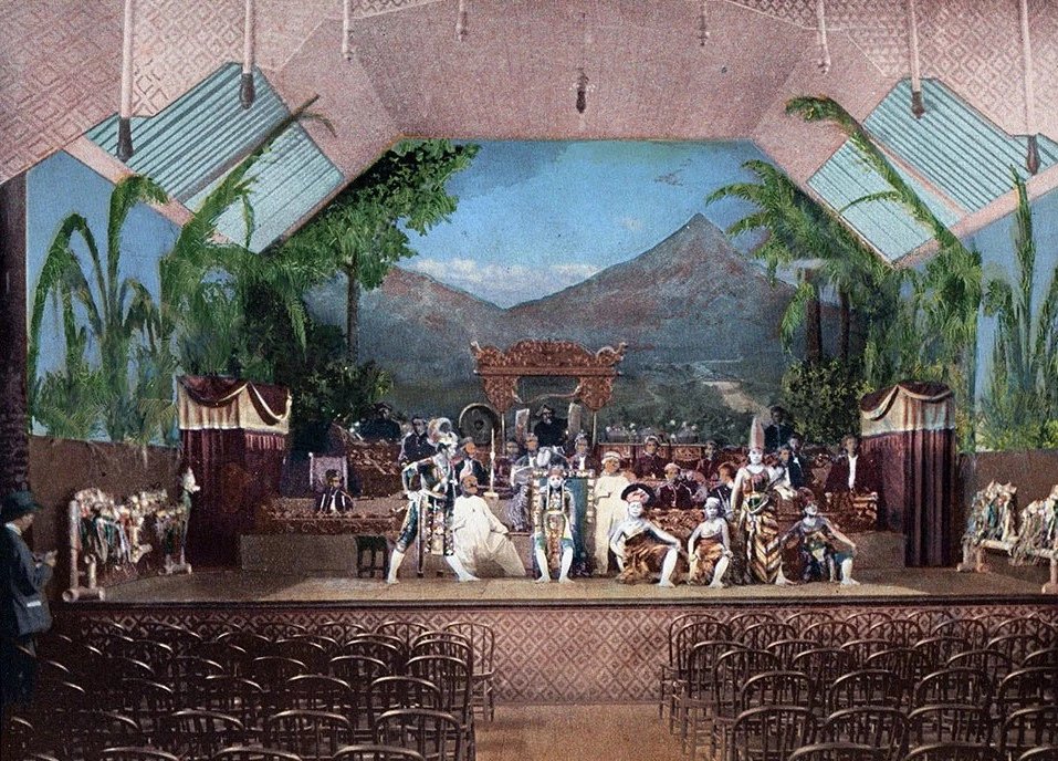 30-Picturesque-Worlds-Fair-Interior