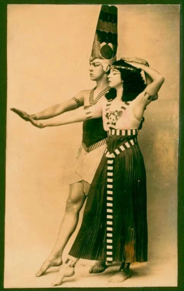 Photographs of Denishawn dancers on tour. Source: Denishawn Collection, The New York Public Library Photographs of Denishawn dancers on tour. Source: Denishawn Collection, The New York Public Library