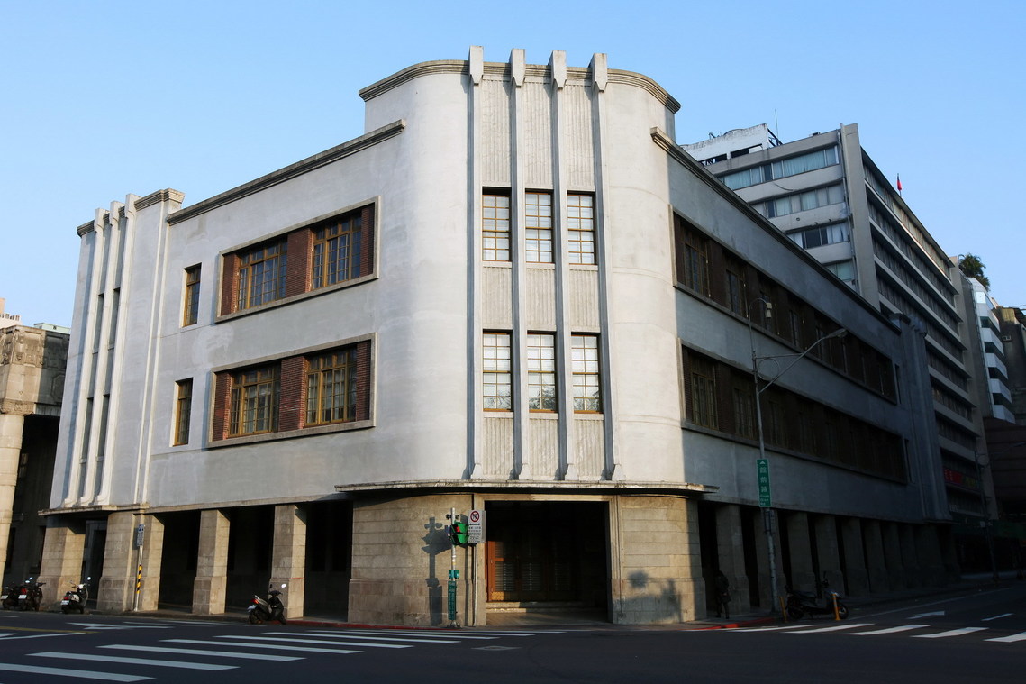 Mitsui Corp. Building 三井物產株式會社, Taipei. This modernist building replaced an old neoclassical one in 1940.