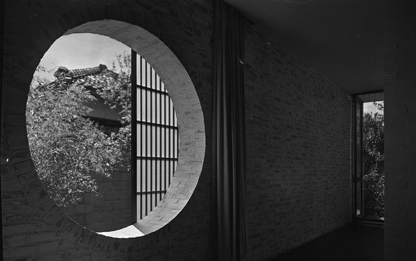 “Moon window” in Wang’s own bedroom, Wang Da-hong Residence 王大閎自宅, 1953.