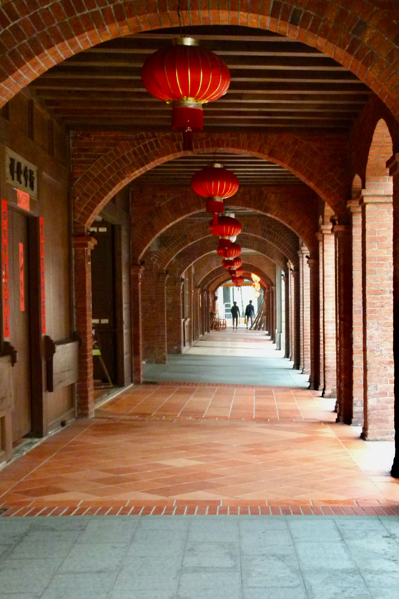 Modern-day view of covered arcades on Dihua St, Dadaocheng.