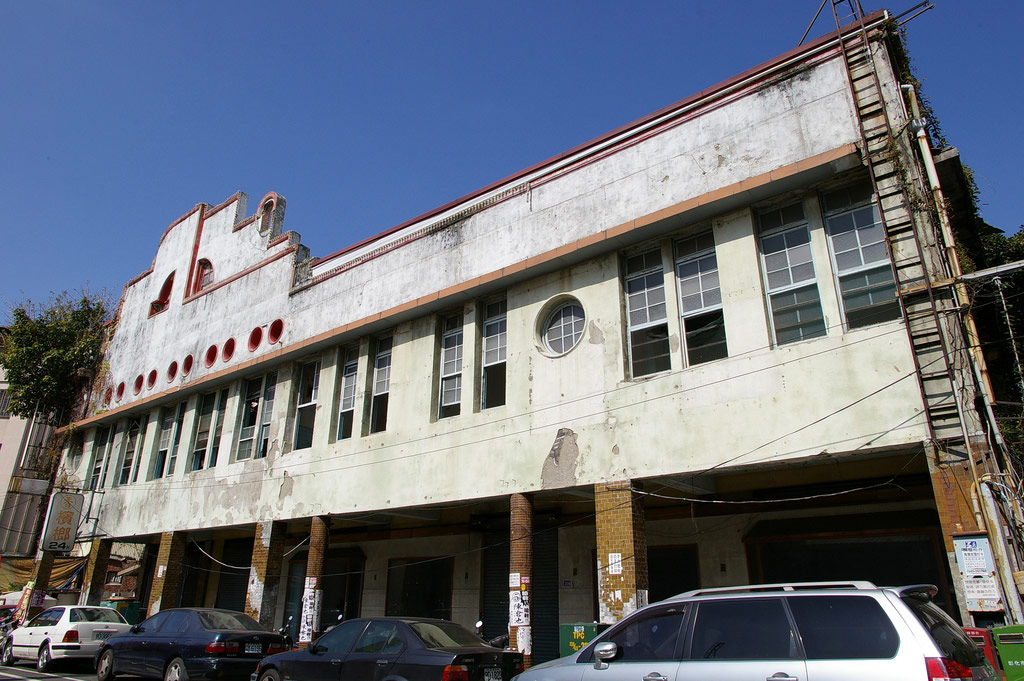 Gaobinge 高賓閣 (Changhua Railway Hospital) before restoration, c. 2011. 