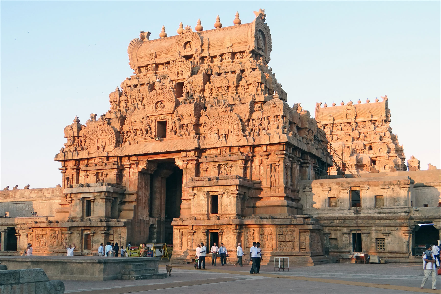 Hindu temple Chola dynasty Brihadishwara Periya Kovil Brihadeeswara RajaRajeswara Tanjore Tamil Nadu India 2014