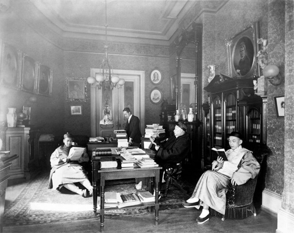 Wu Tingfang and Chinese delegation, Stewart’s Castle, Wash D.C. Photo by Frances Benjamin Johnston. (LOC LC-USZ62-77434)