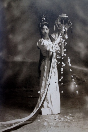 The Goddess Spreads Flowers《天女散花》, Mei Lanfang 梅兰芳, 1917