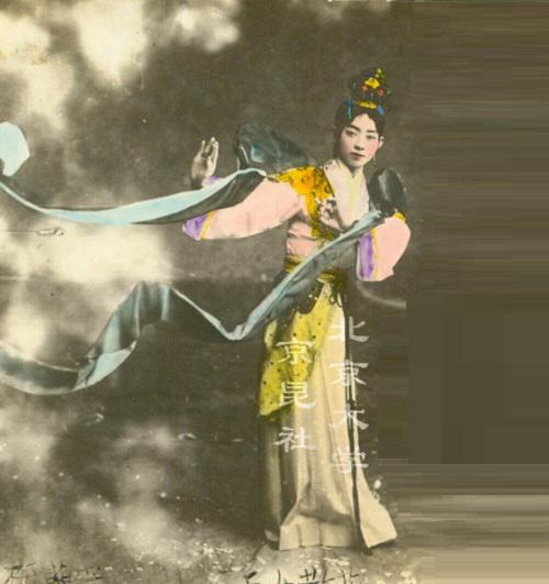 The Goddess Spreads Flowers《天女散花》, Mei Lanfang 梅兰芳