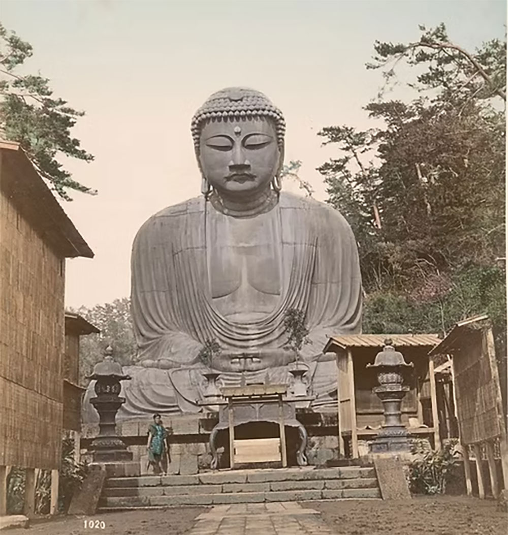 Image at Kamakura, from Kimbei's album, Daibutsu, Bronzu, c. 1880s. Source: The New York Public Library Digital Collections