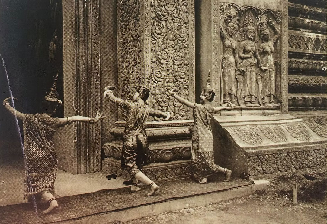 National Colonial Exhibition of Marseille, 1922. Pavilion of Cambodia. Royal dancers at the entrance of the reconstruction of the temple of Angkor, August 1922.

Photographie F. Detaille. Aix-en-Provence, Archives. Nationales D'outre-mer, fr anom 2Fi 2061