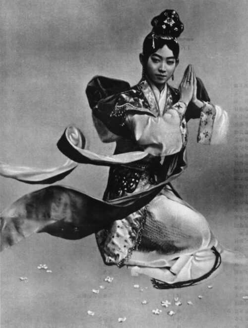 The Goddess Spreads Flowers《天女散花》, Mei Lanfang 梅兰芳