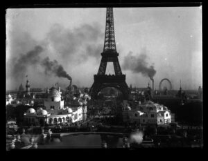 plaque négative au gélatino-bromure d'argent, format 9x12 cm.
inscription sur enveloppe :
"Exposition universelle : vue générale et tour Eifel oct. 1900 Lassalle
Zion" The World’s Fair in October 1900 (photograph by Eugène Trutat).